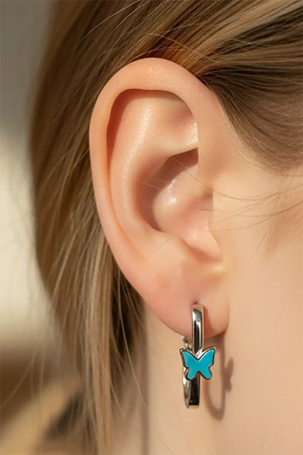 Gümüş Renk Kelebek Figürlü Çelik Küpe (Çift)