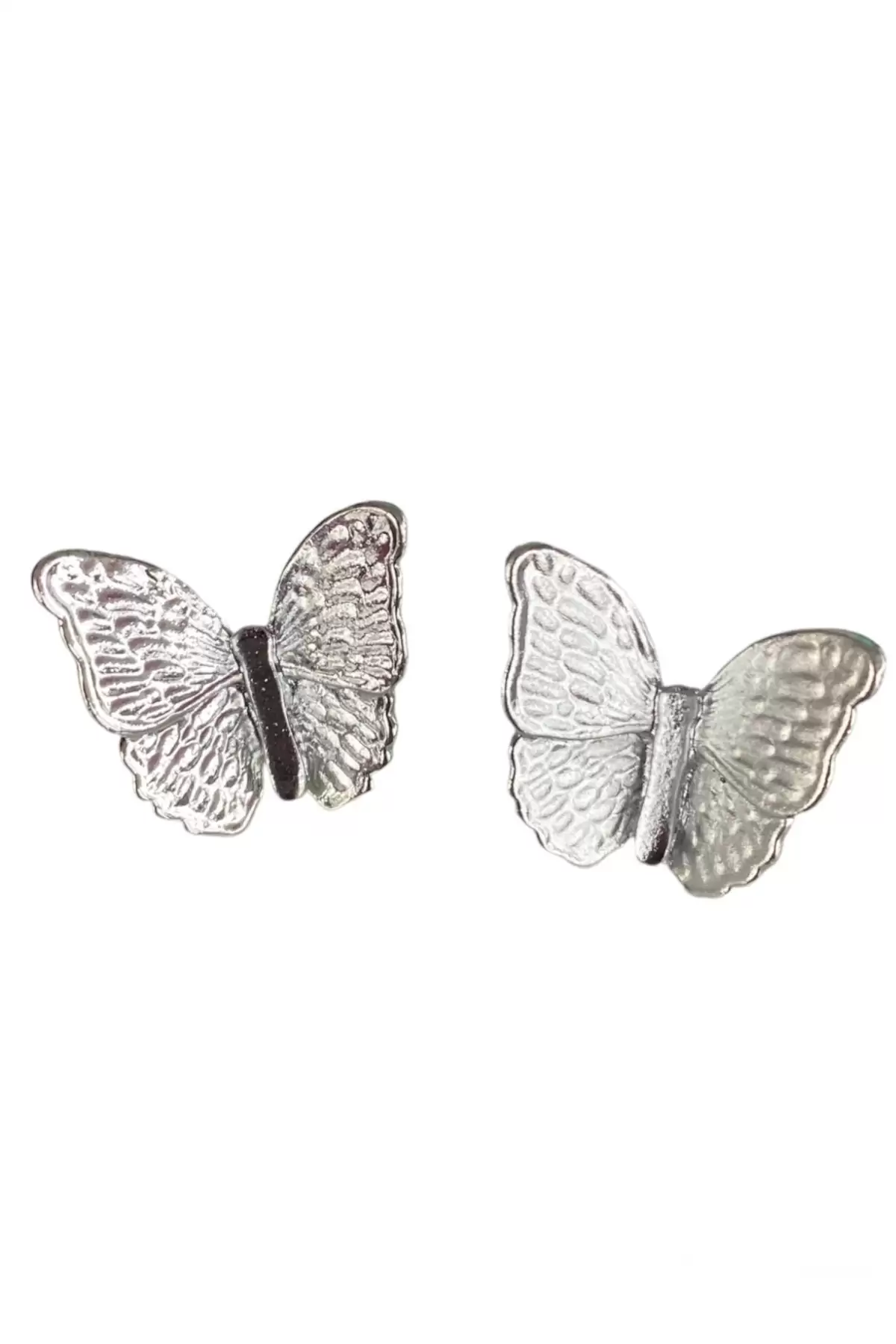 Gümüş Renk Kelebek Figürlü Küpe (Çift)