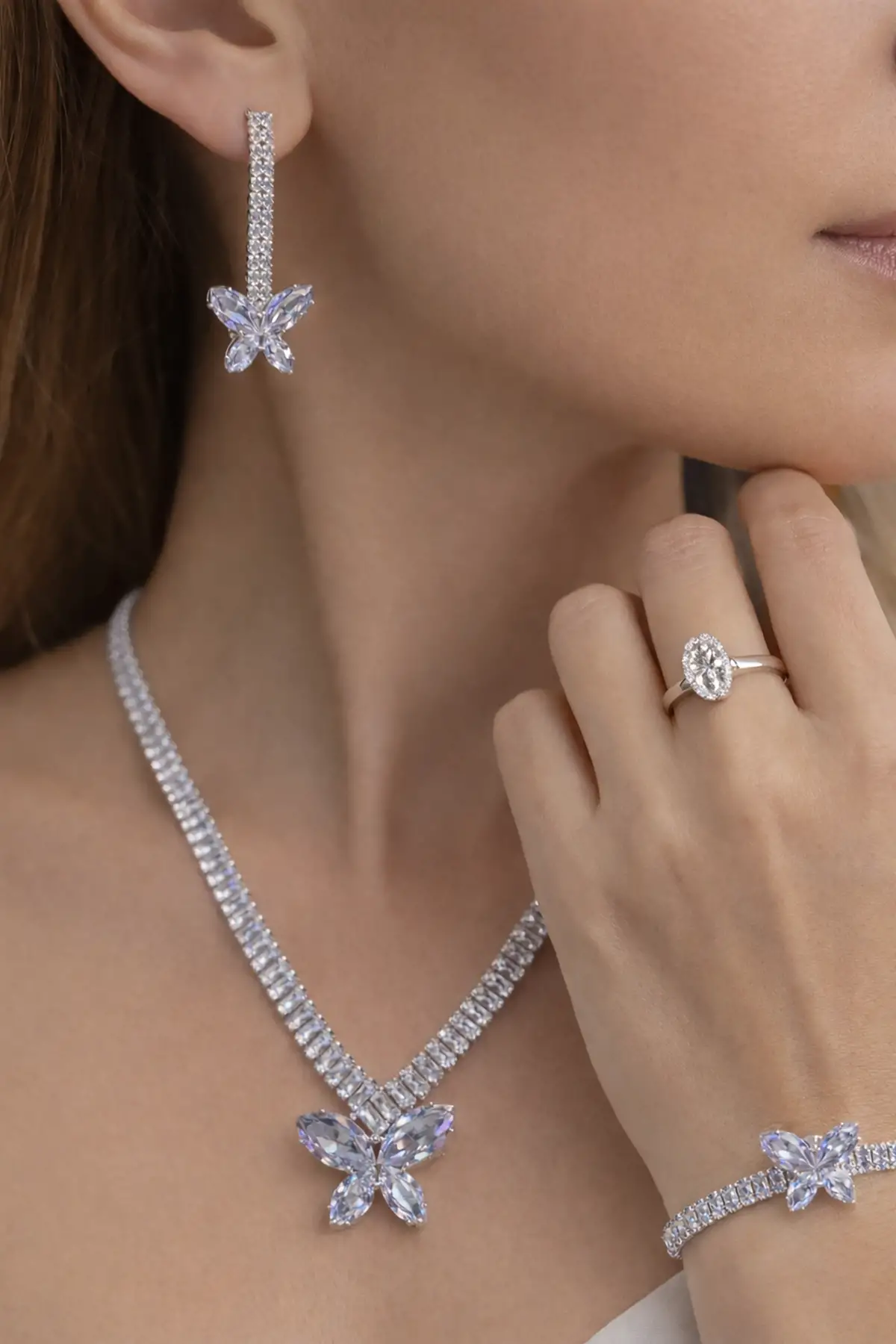 Gümüş Renk Kelebek Figürlü Taş Detaylı 4lü Abiye Set