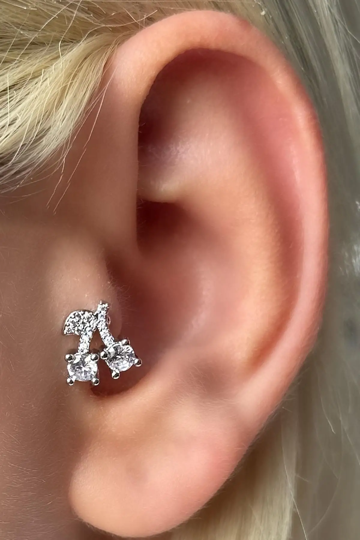 Gümüş Renk Kiraz Figürlü Çelik Tragus/Kıkırdak Küpe/Piercing (Tek)