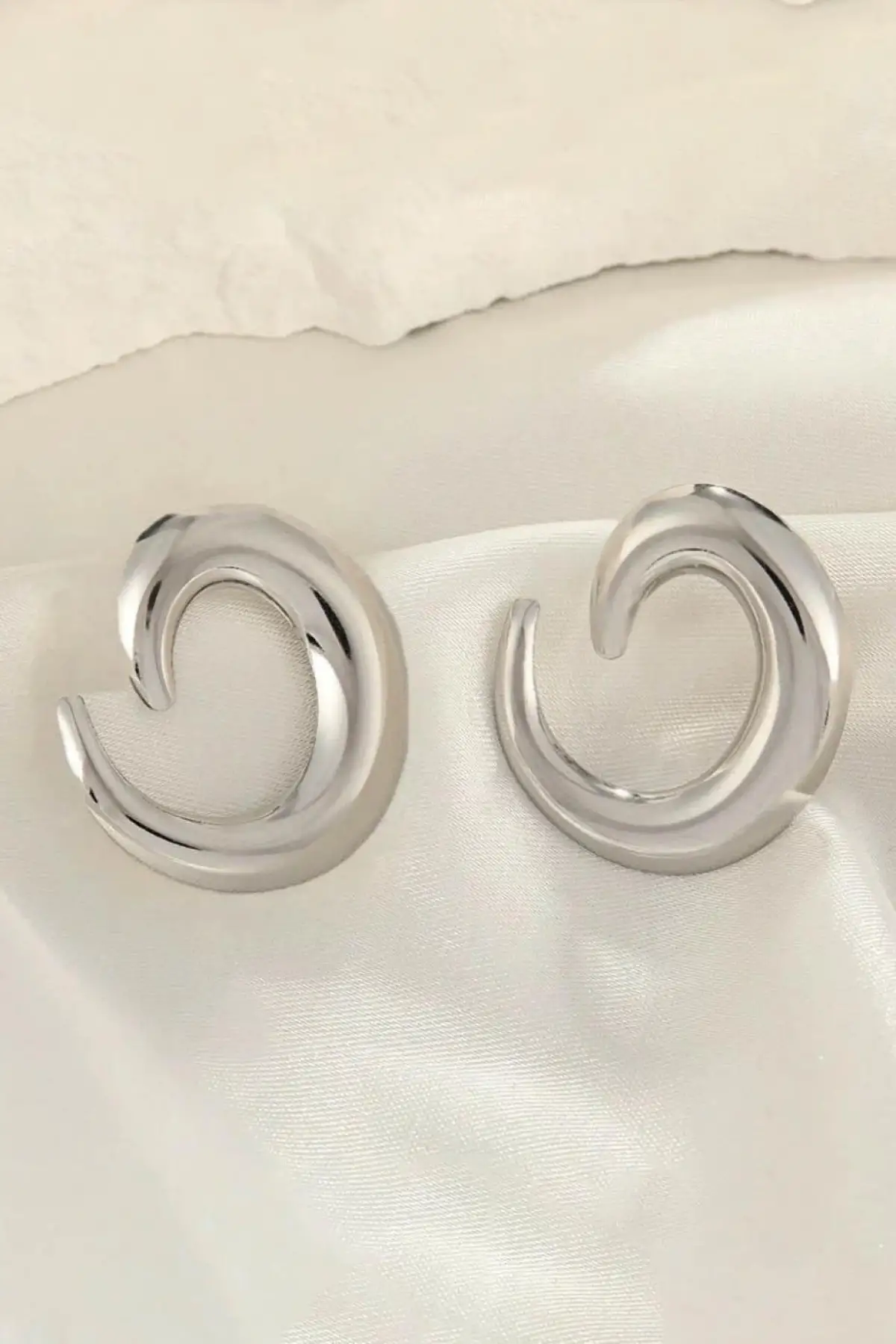 Gümüş Renk Oval Çelik Küpe (Çift)