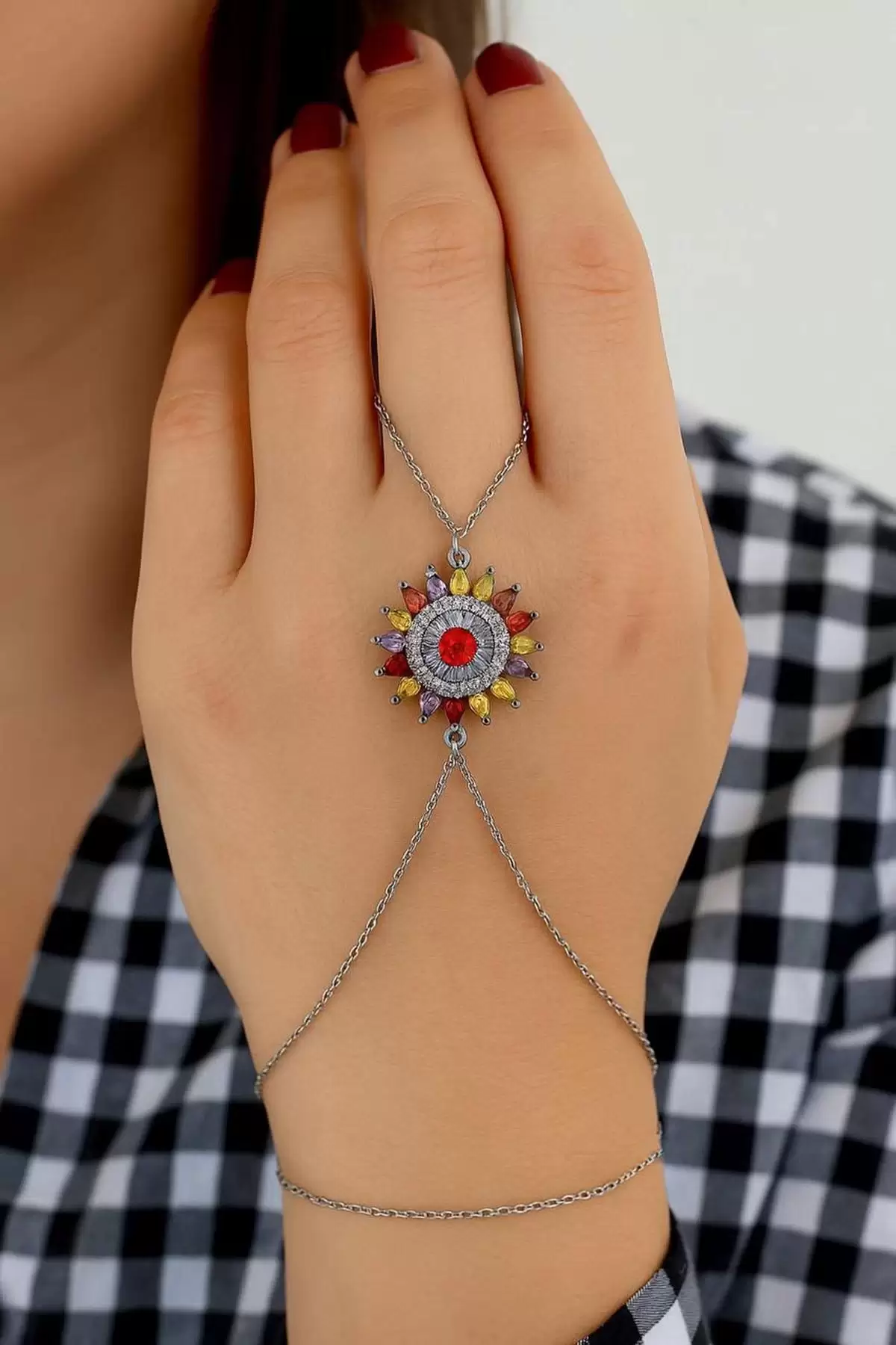 Gümüş Renk Papatya Figürlü Taş Taş Detaylı Çelik Şahmeran