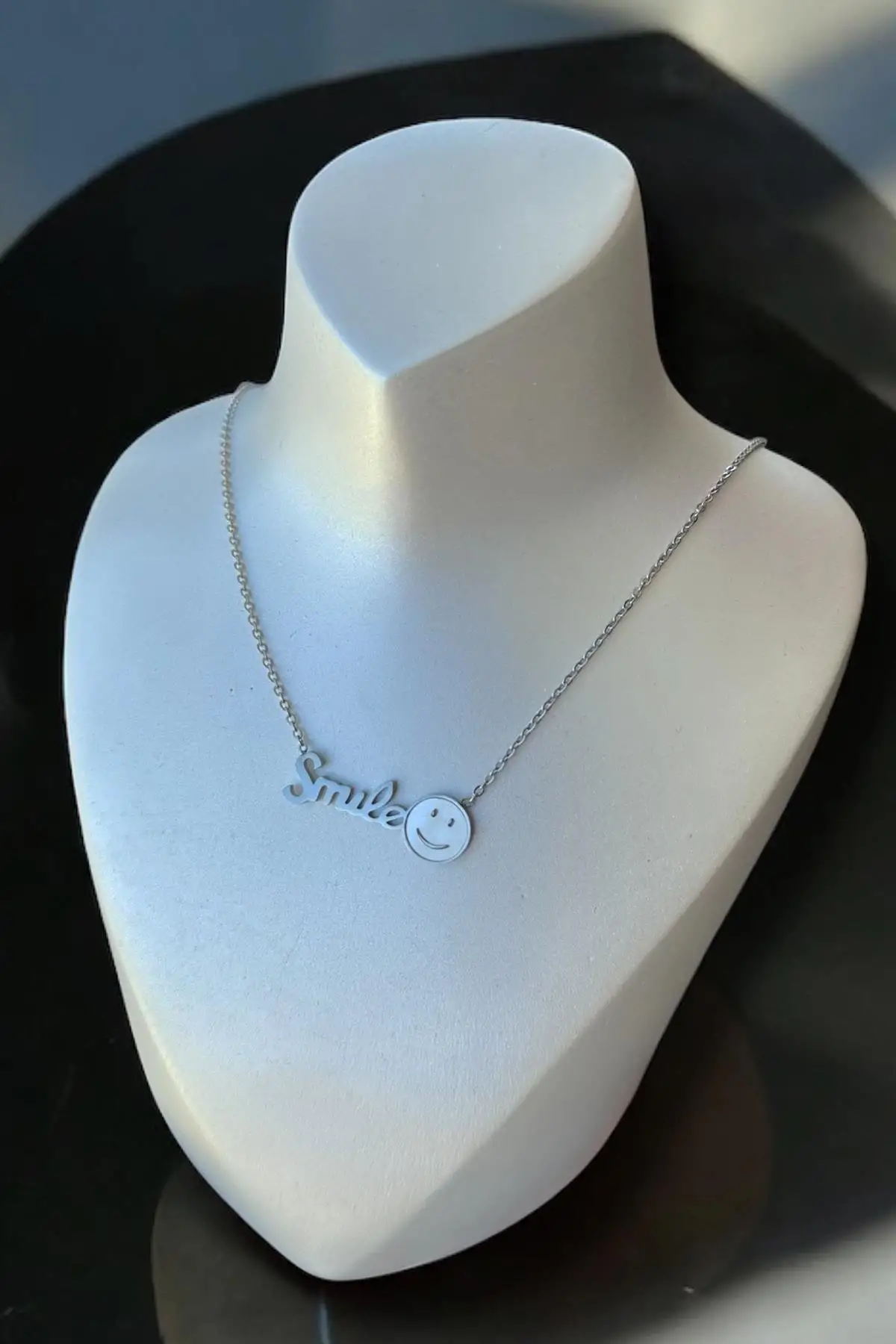 Gümüş Renk Smile Yazılı Çelik Kolye