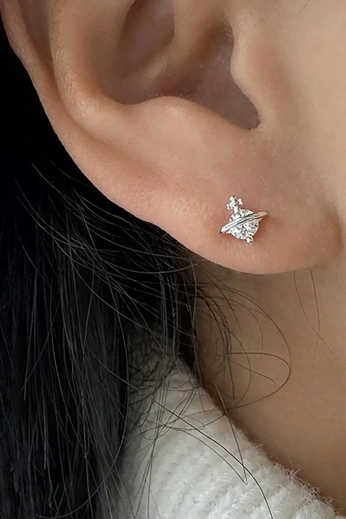 Gümüş Renk Taş Detaylı 14K Altın Kaplama Küpe (Çift)