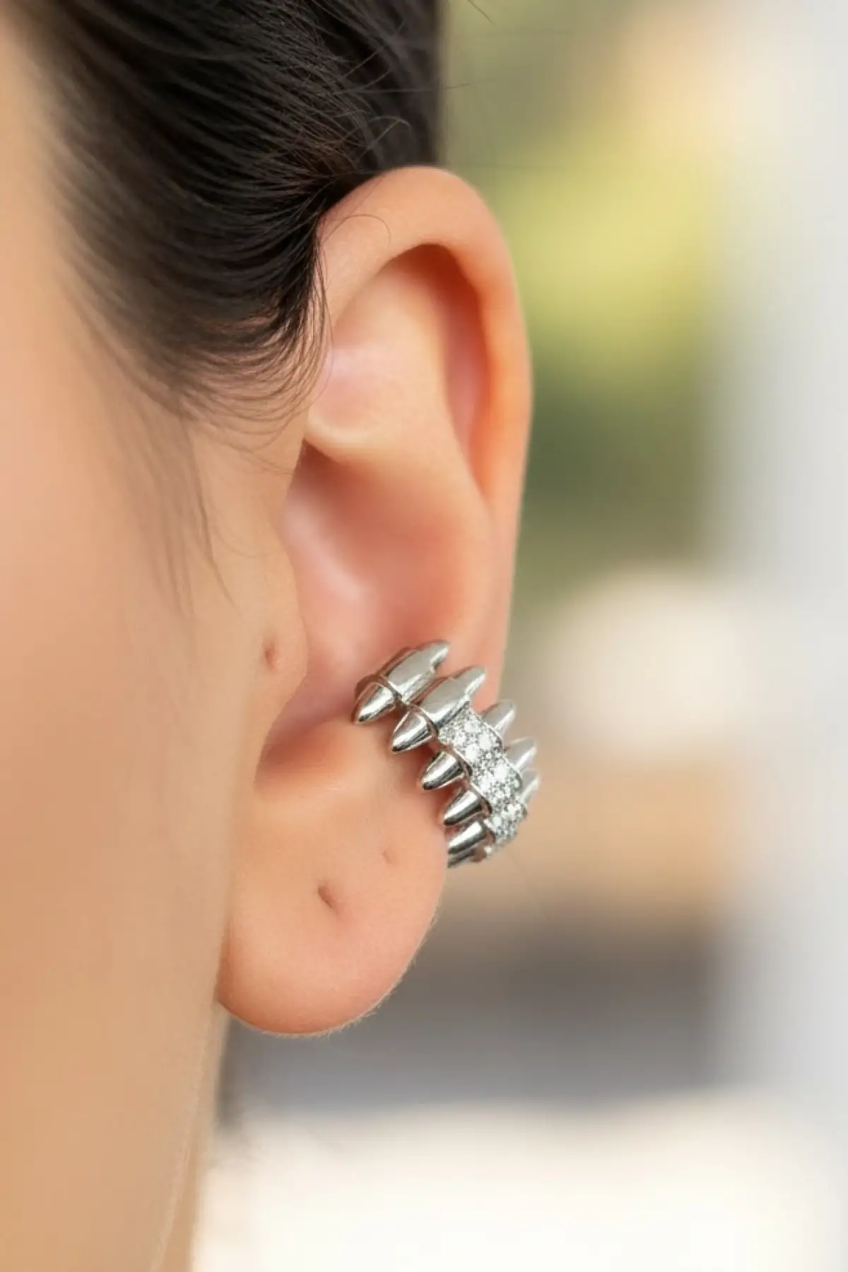 Gümüş Renk Taş Detaylı 14K Altın Kaplama TX Ear Cuff (Tek)