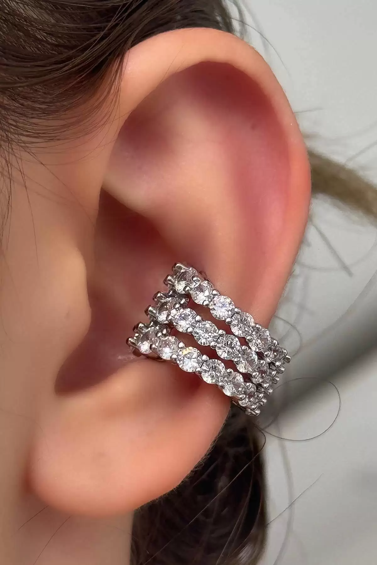 Gümüş Renk Taş Detaylı 14K Altın Kaplama TX Ear Cuff (Tek)