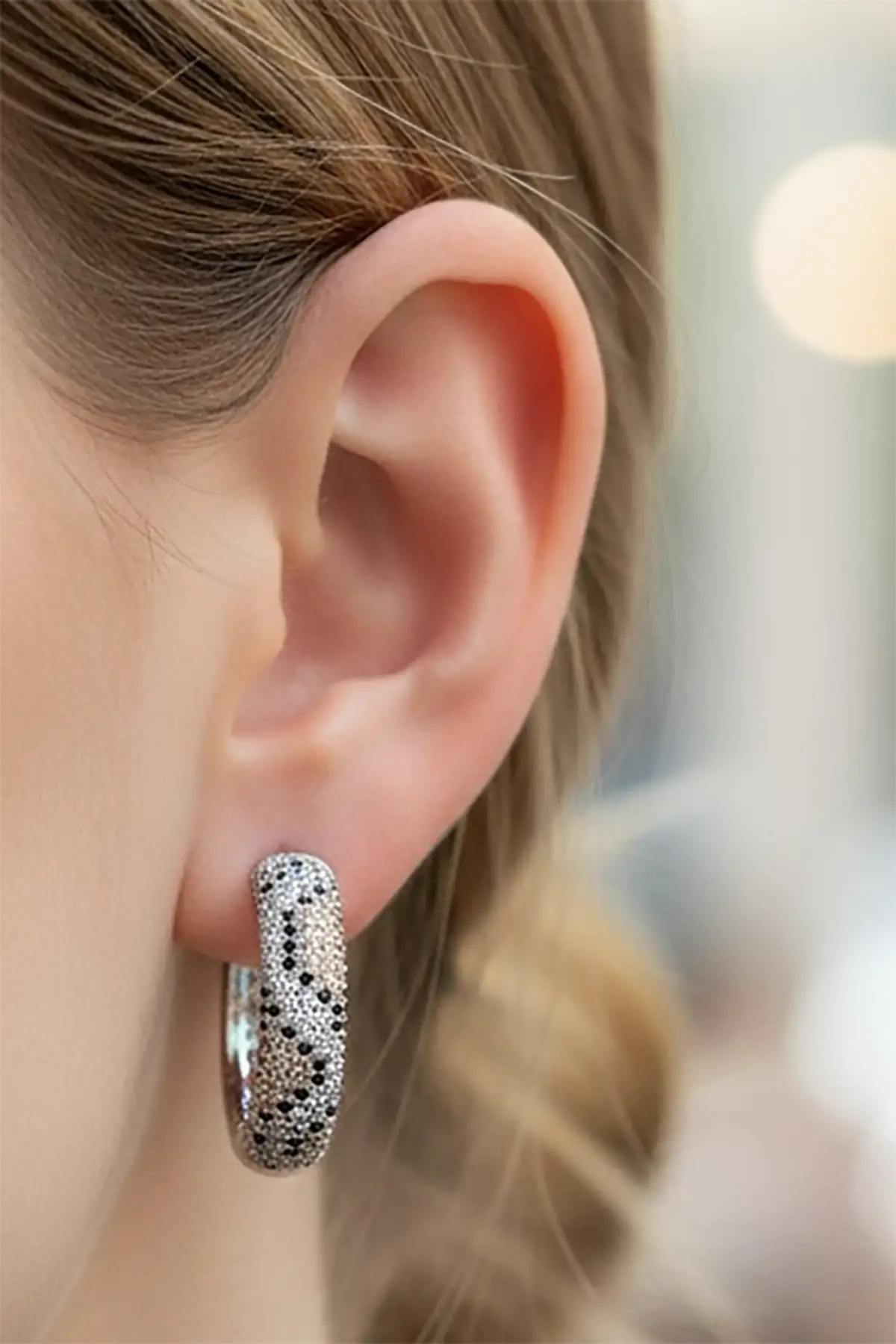 Gümüş Renk Taş Detaylı 14K Altın Kaplama TX Halka Küpe (Çift)