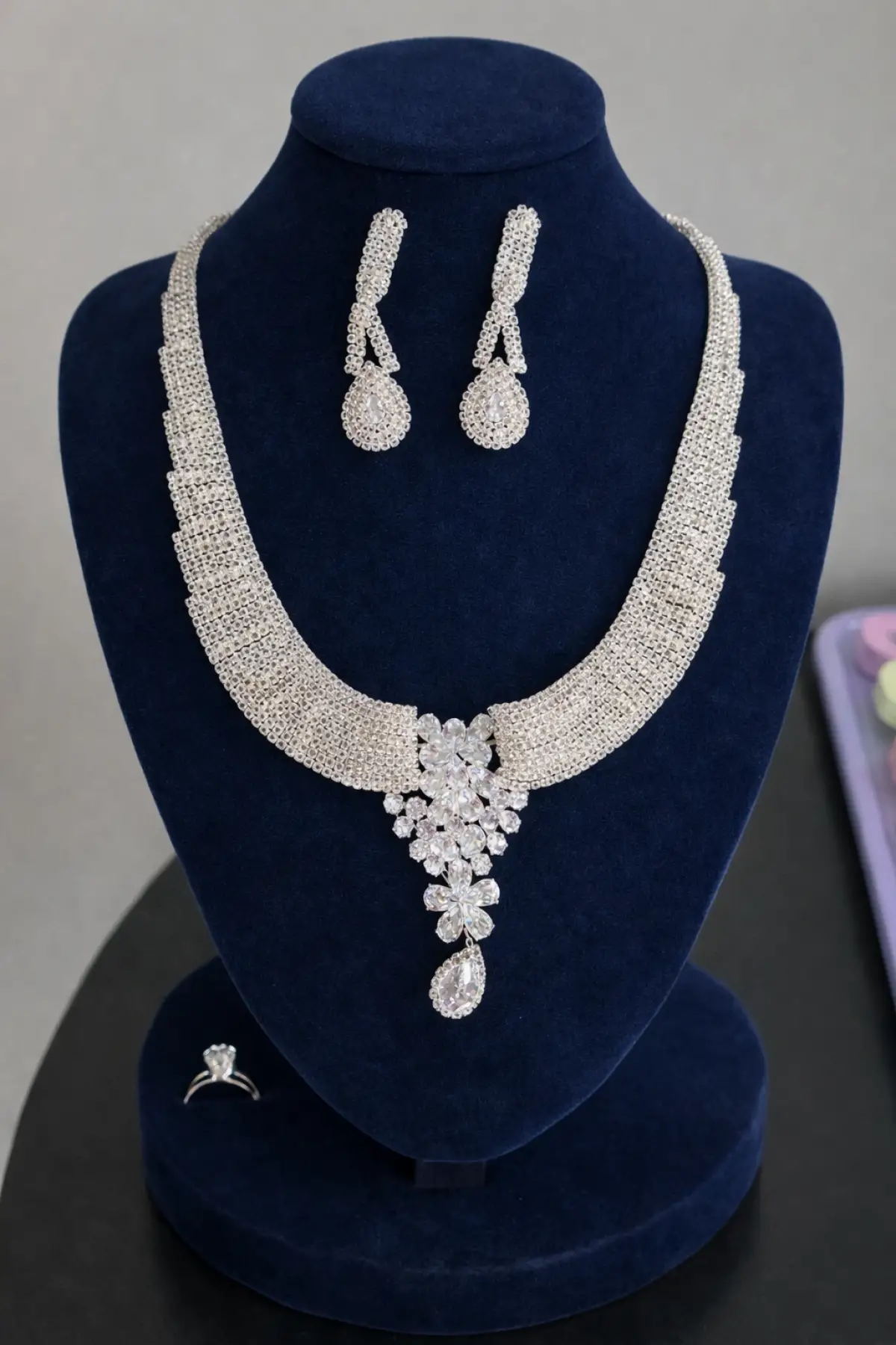 Gümüş Renk Taş Detaylı 4lü Abiye Set