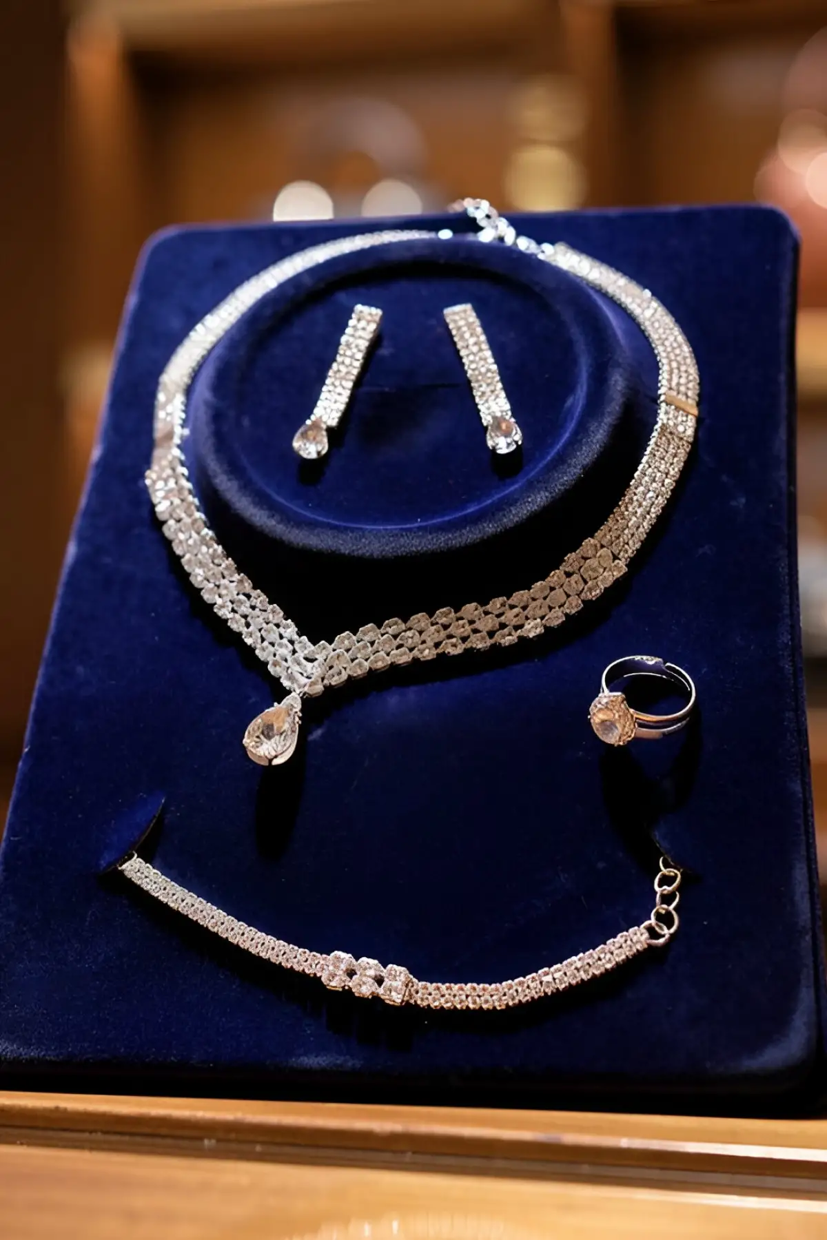 Gümüş Renk Taş Detaylı 4lü Abiye Set