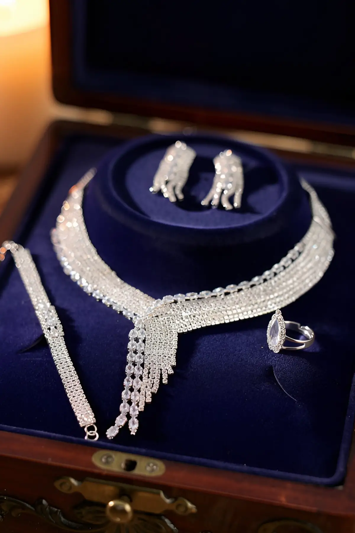 Gümüş Renk Taş Detaylı 4lü Abiye Set