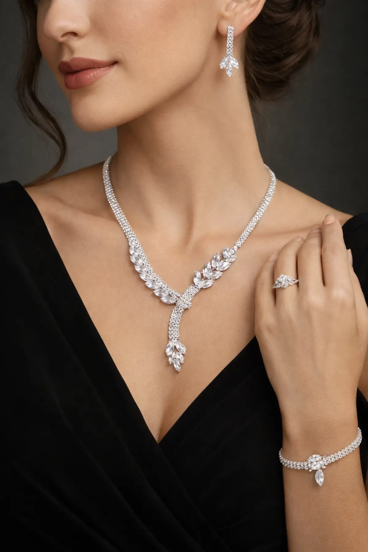 Gümüş Renk Taş Detaylı 4lü Abiye Set