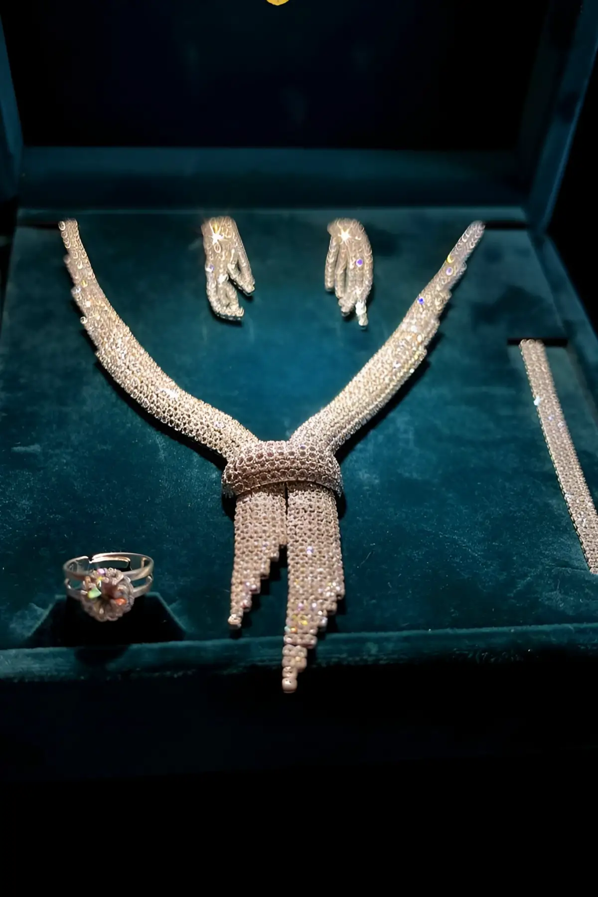 Gümüş Renk Taş Detaylı 4lü Abiye Set