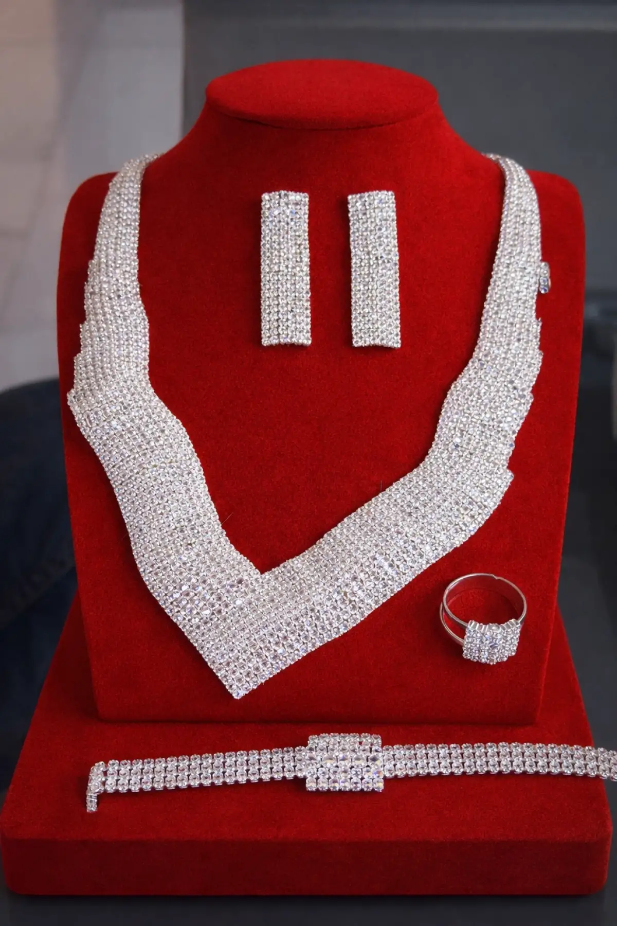 Gümüş Renk Taş Detaylı 4lü Abiye Set