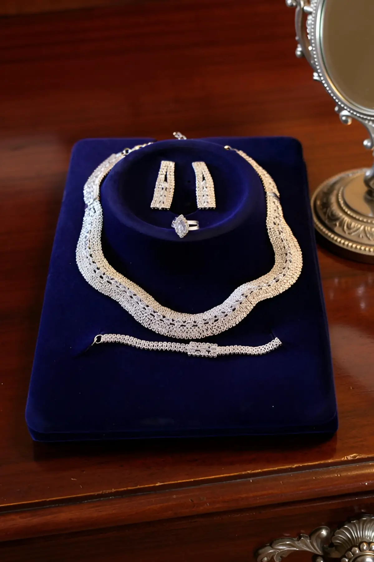 Gümüş Renk Taş Detaylı 4lü Abiye Set