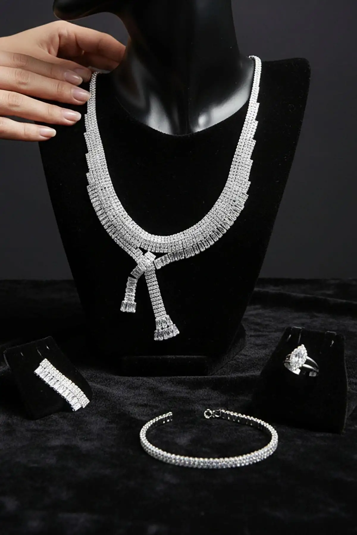 Gümüş Renk Taş Detaylı 4lü Abiye Set