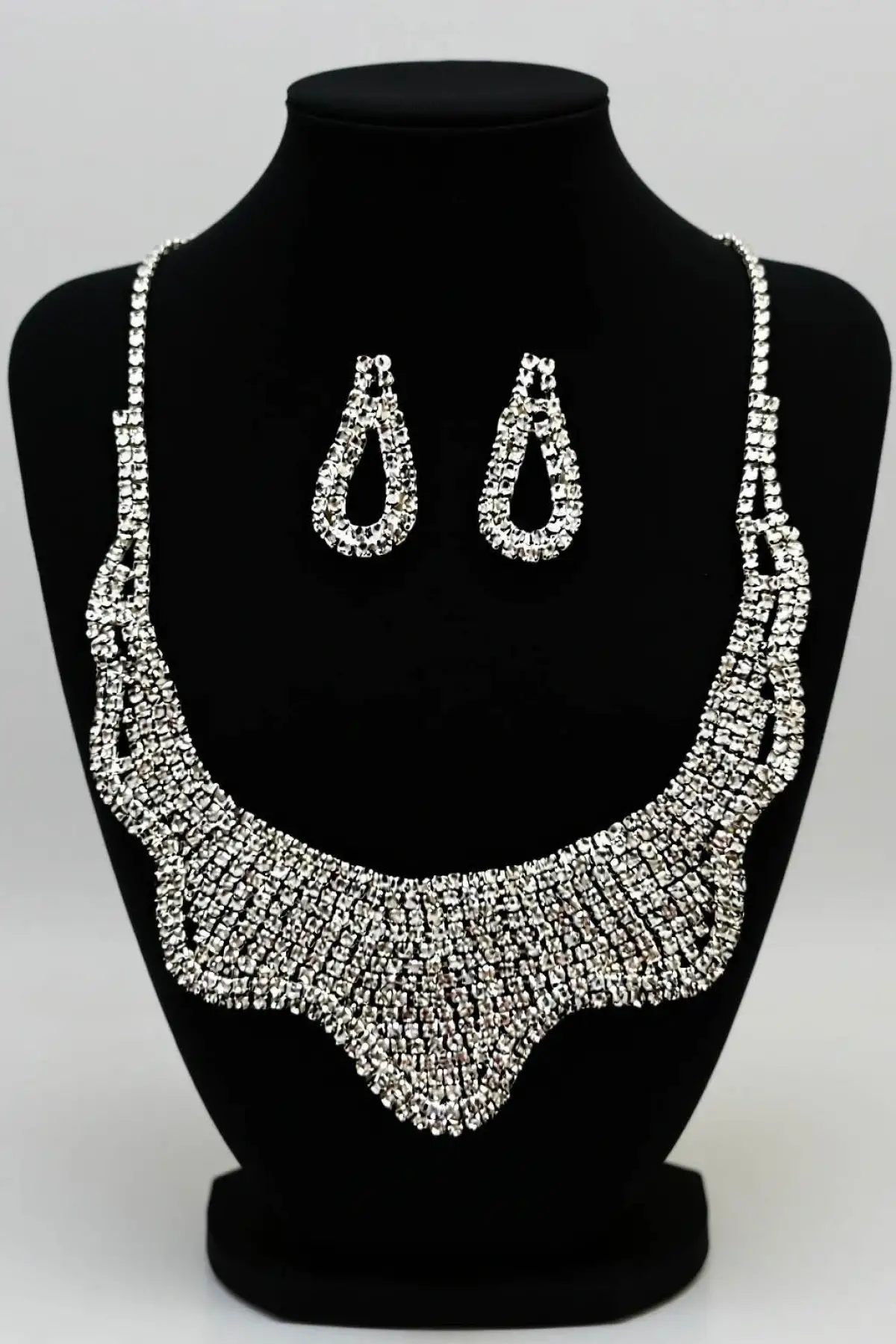 Gümüş Renk Taş Detaylı Abiye Set