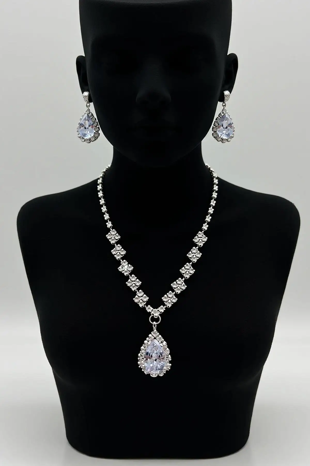 Gümüş Renk Taş Detaylı Abiye Set