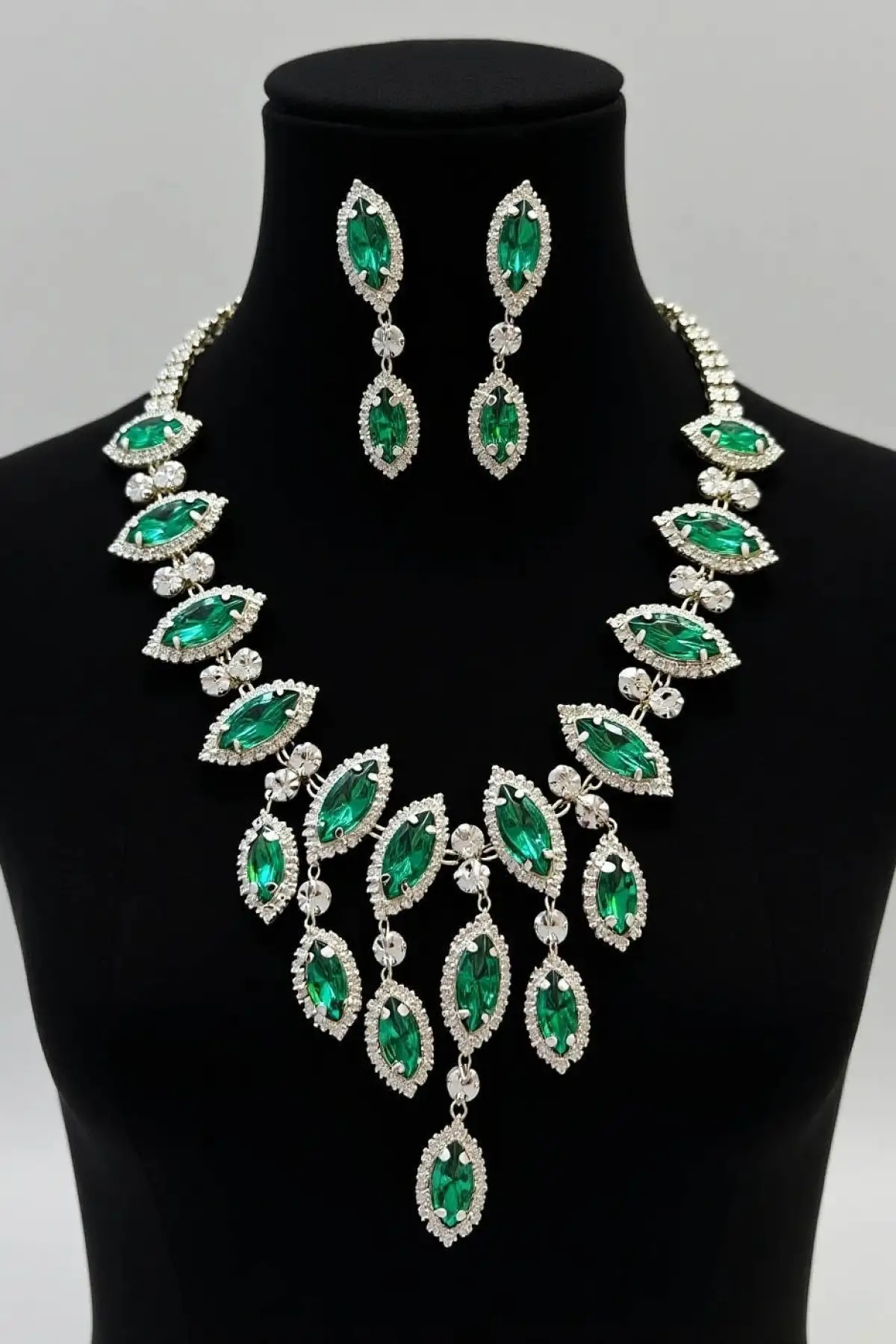 Gümüş Renk Taş Detaylı Abiye Set