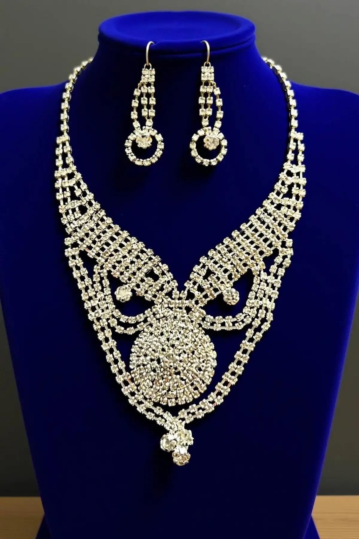 Gümüş Renk Taş Detaylı Abiye Set