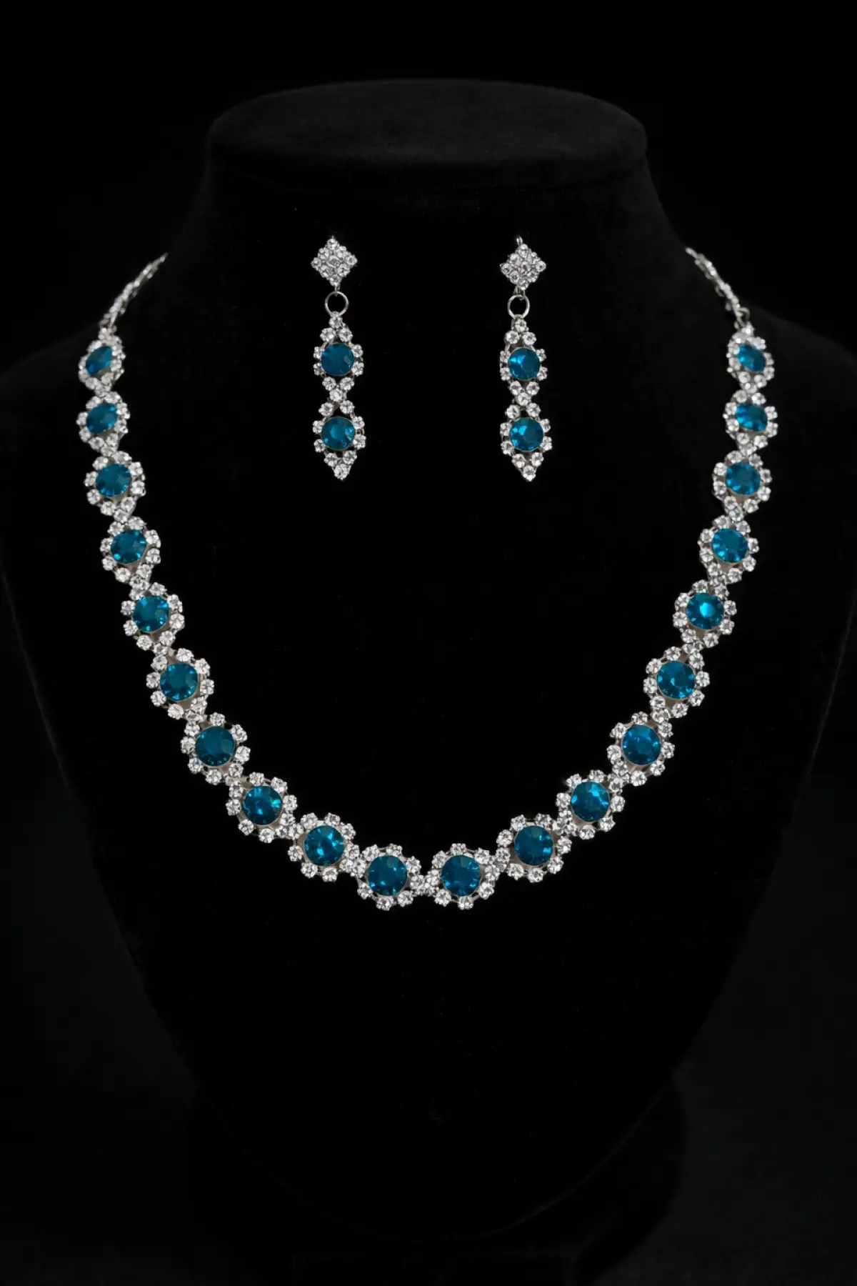 Gümüş Renk Taş Detaylı Abiye Set