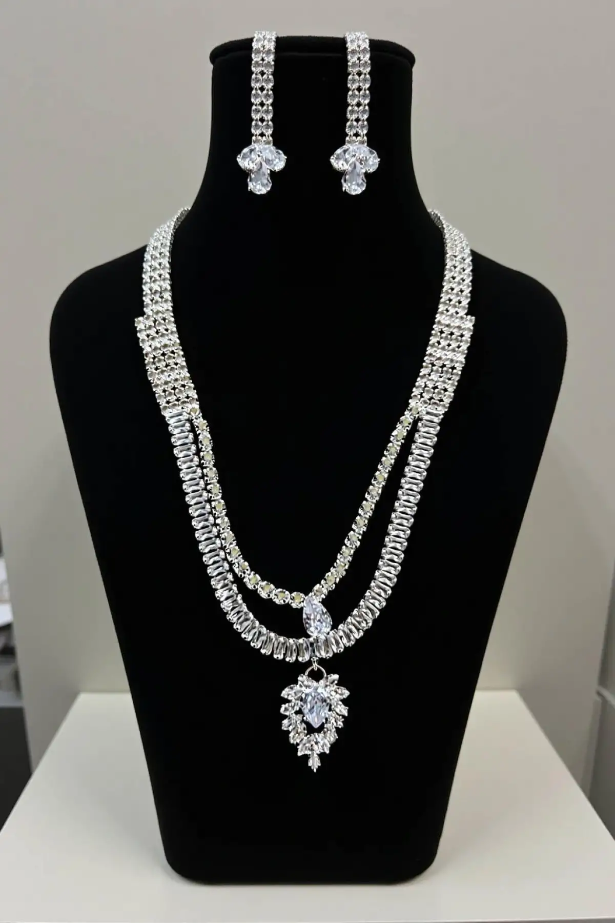 Gümüş Renk Taş Detaylı Abiye Set