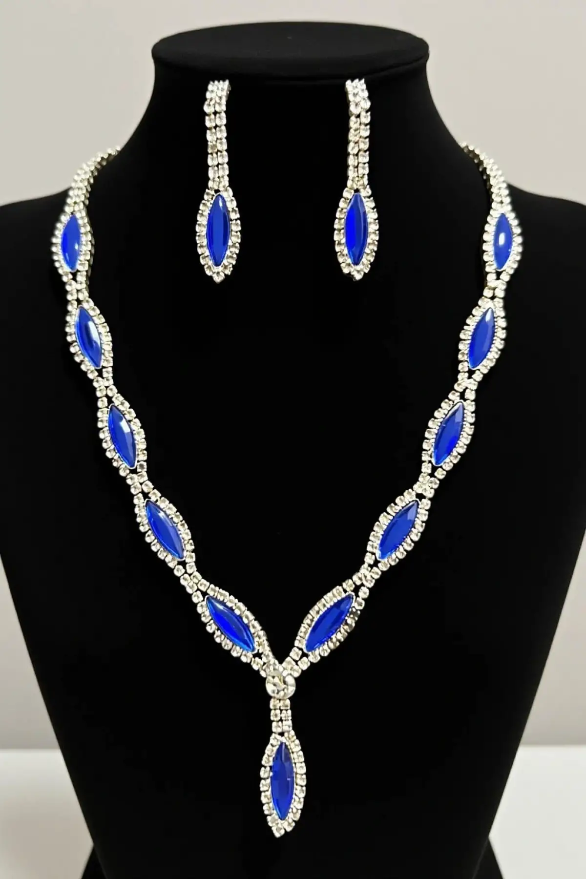 Gümüş Renk Taş Detaylı Abiye Set