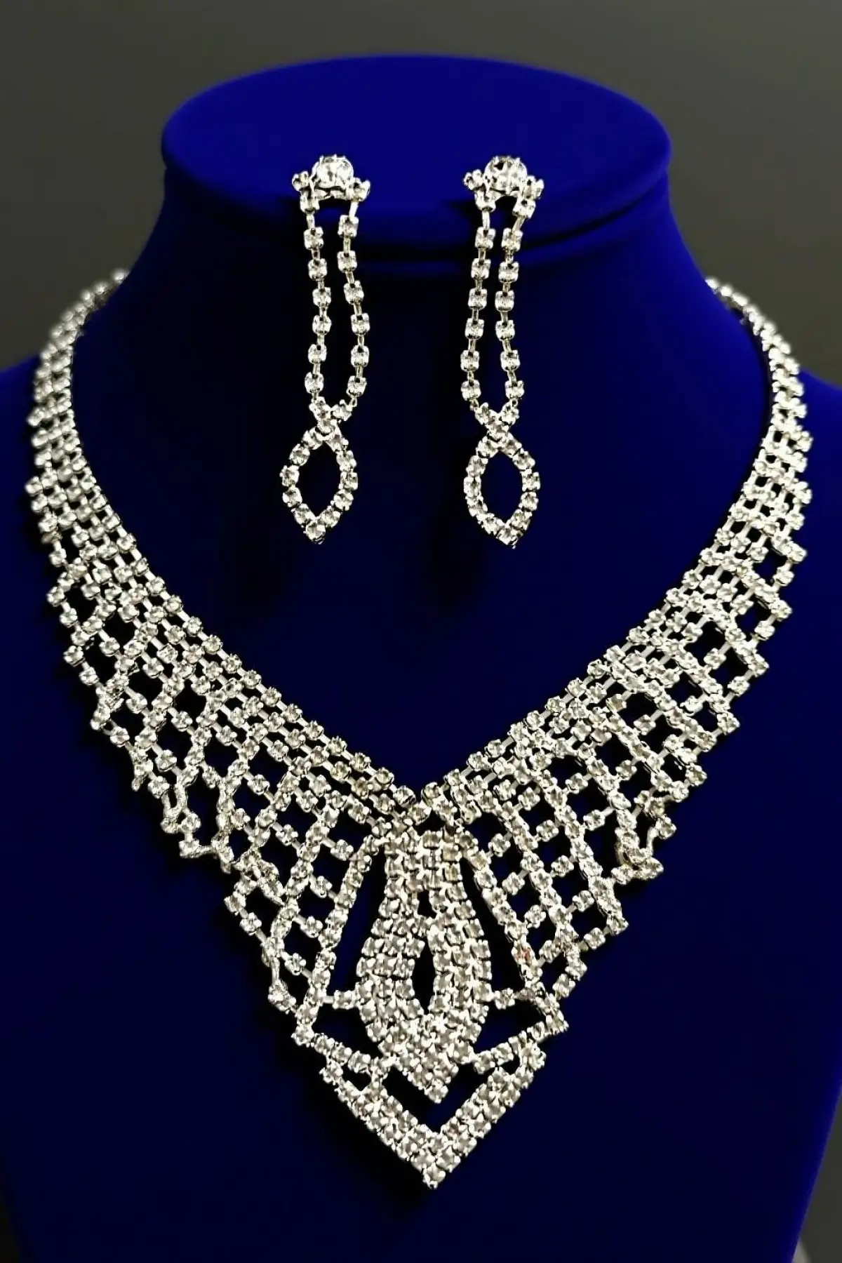 Gümüş Renk Taş Detaylı Abiye Set