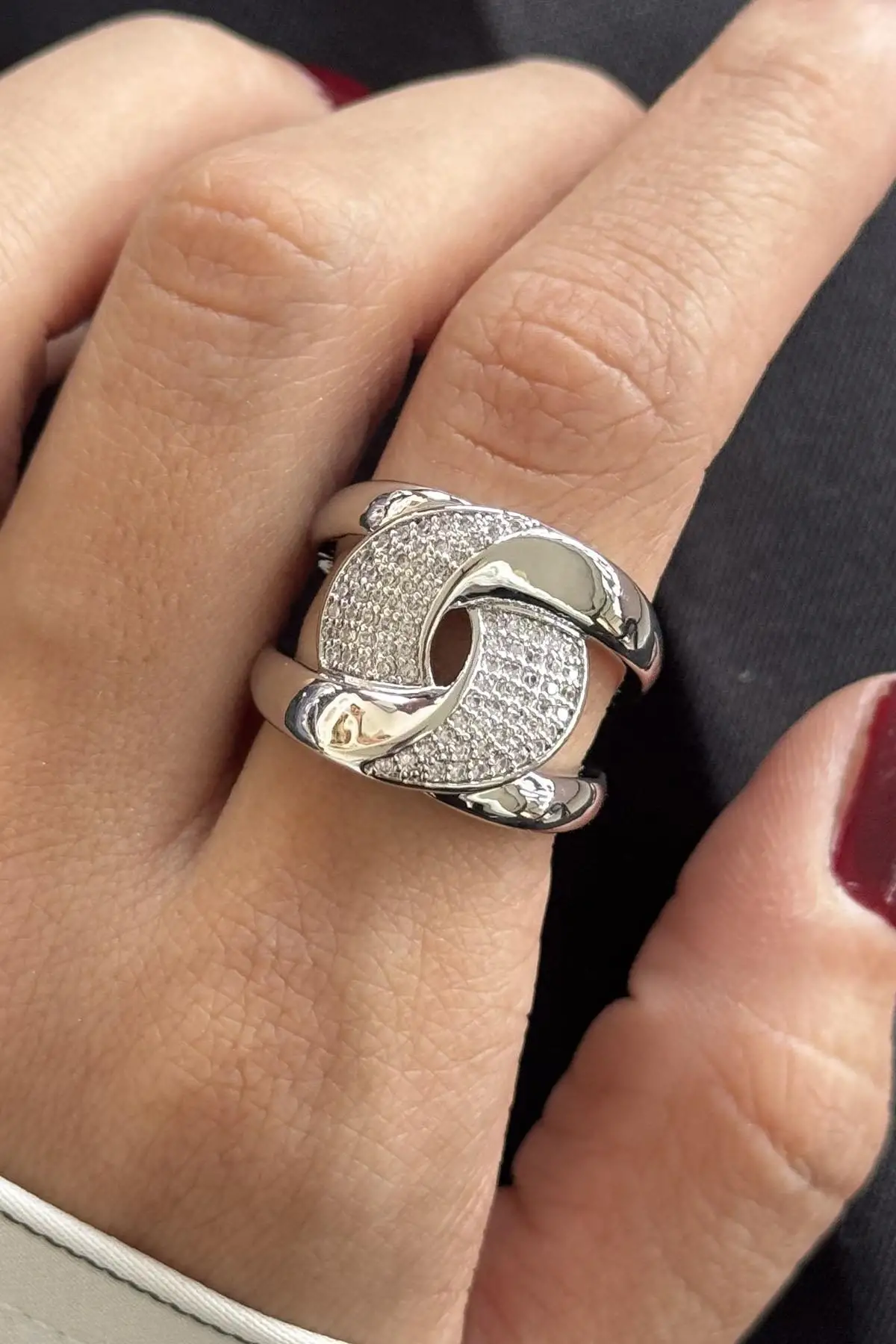 Gümüş Renk Taş Detaylı Ayarlanabilir Çelik Yüzük