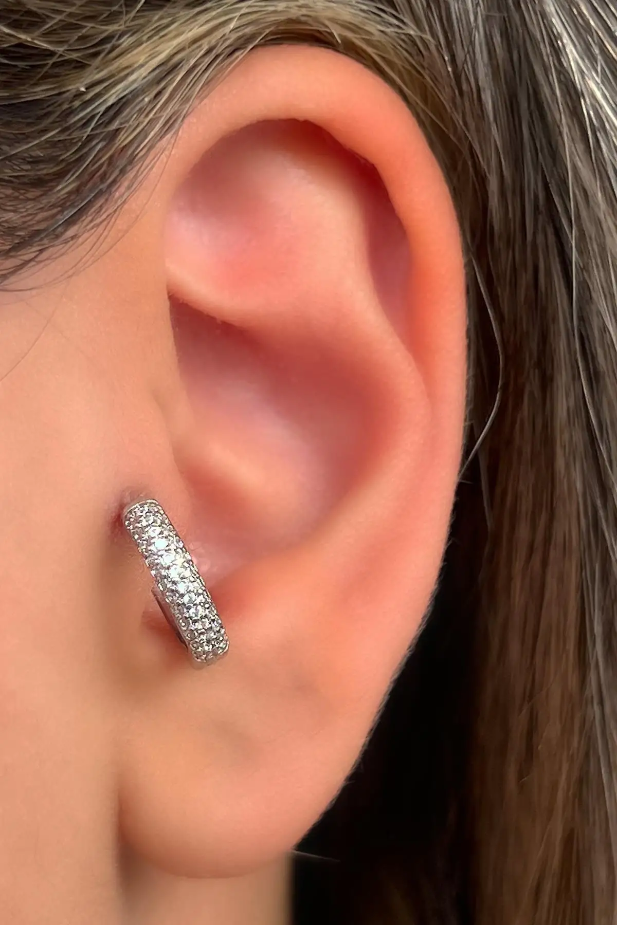 Gümüş Renk Taş Detaylı Çelik Halka Tragus/Kıkırdak Küpe/Piercing (Tek)