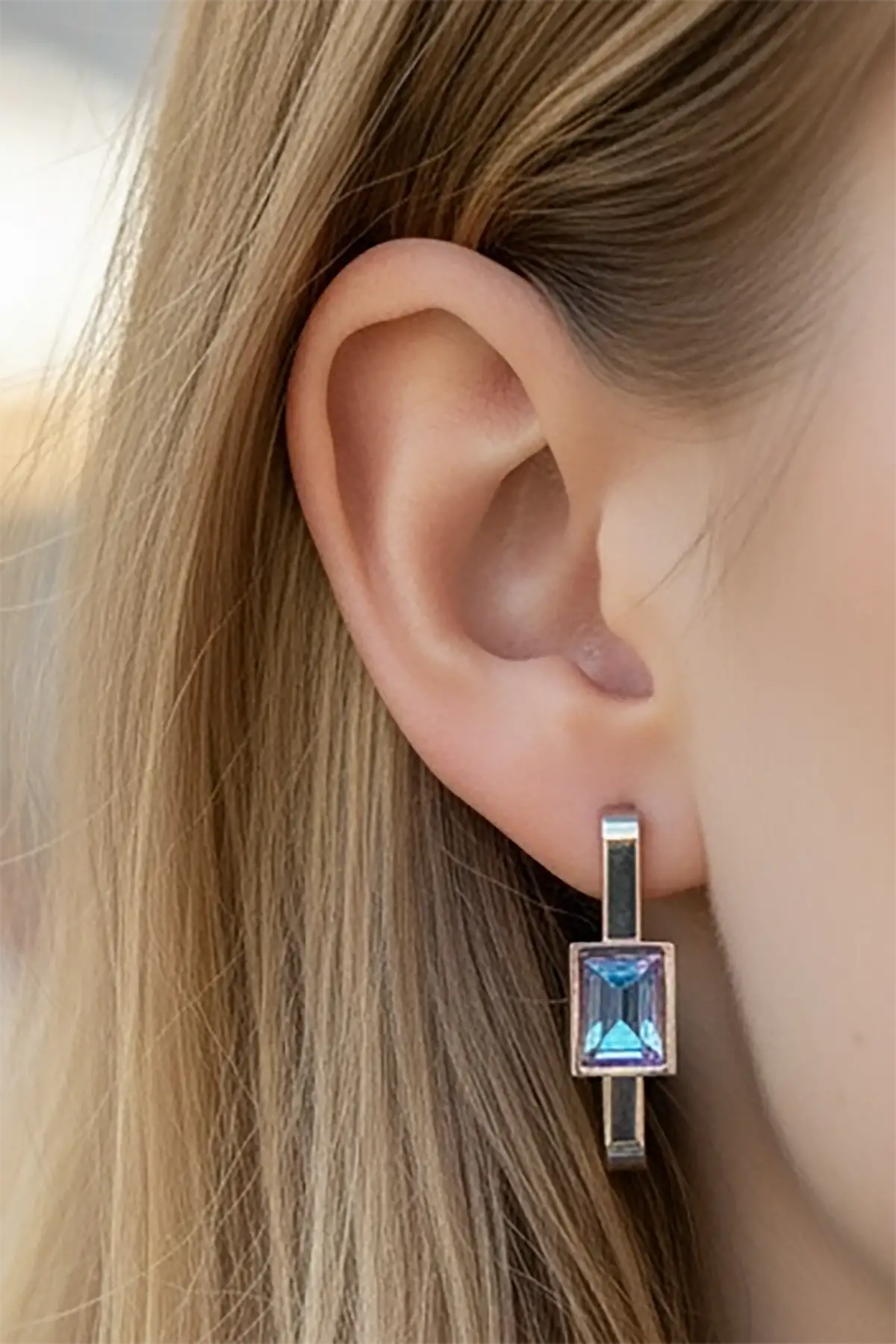 Gümüş Renk Taş Detaylı Çelik Küpe (Çift)