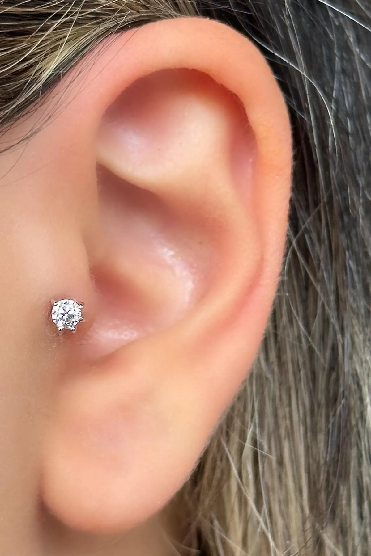 Gümüş Renk Taş Detaylı Çelik Tragus/Kıkırdak Küpe/Piercing (Tek)