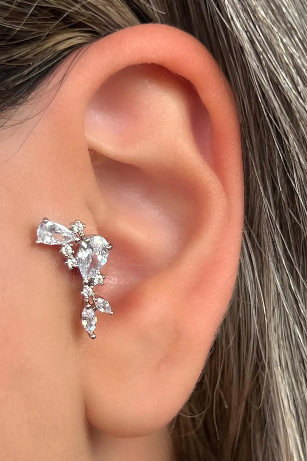 Gümüş Renk Taş Detaylı Çelik Tragus/Kıkırdak Küpe/Piercing (Tek)