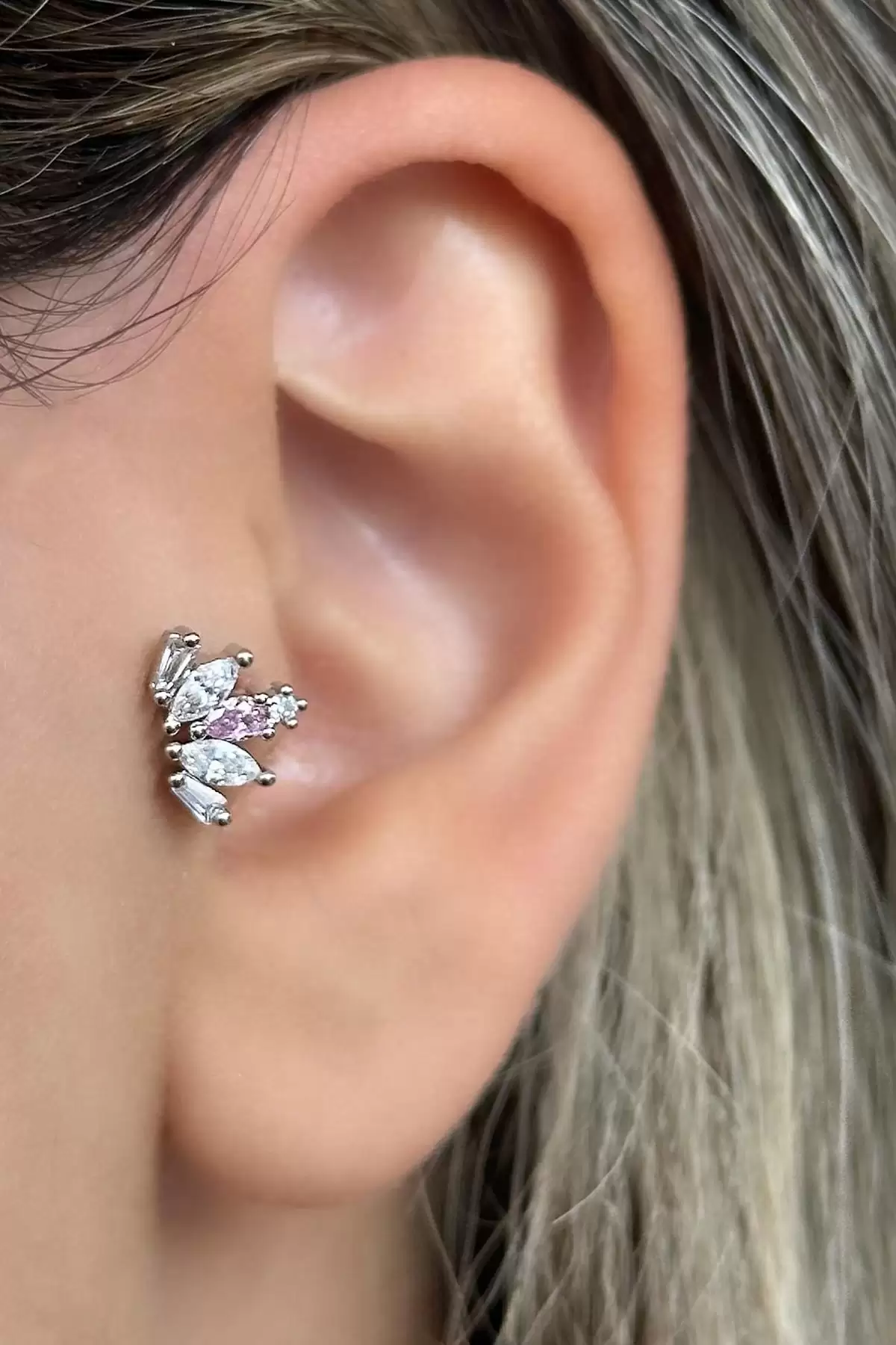 Gümüş Renk Taş Detaylı Çelik Tragus/Kıkırdak Küpe/Piercing (Tek)
