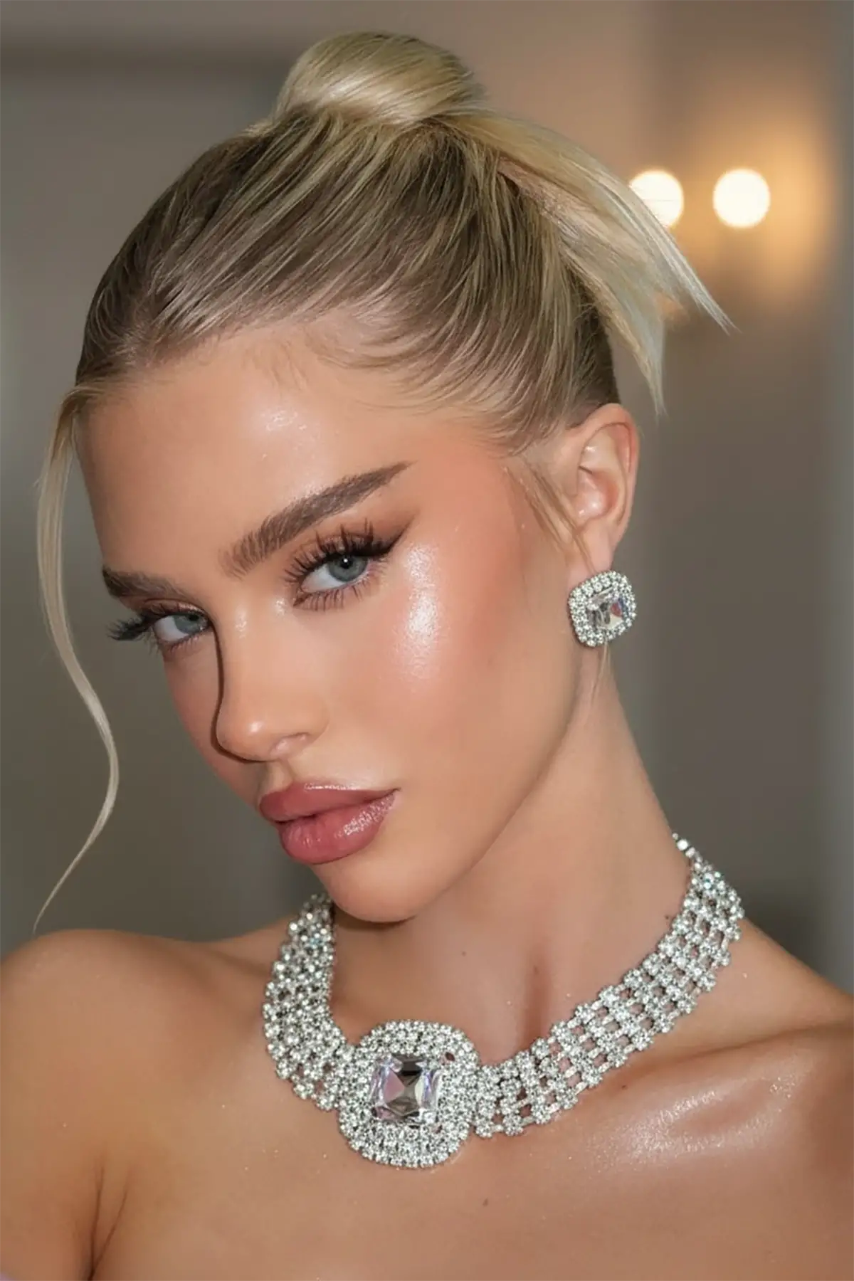 Gümüş Renk Taş Detaylı Kolye Ve Küpe Set