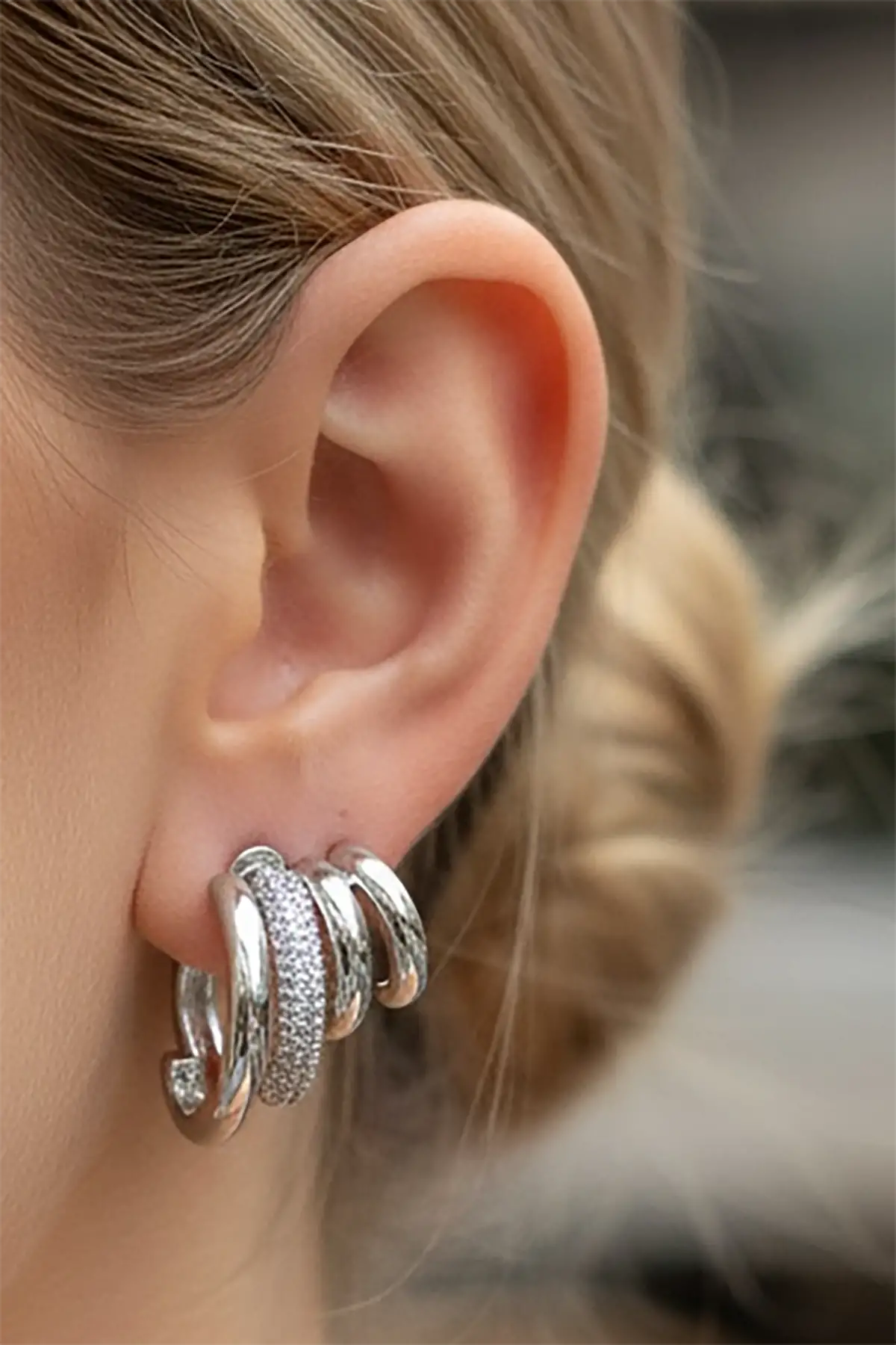 Gümüş Renk Taş Detaylı Küpe (Çift)