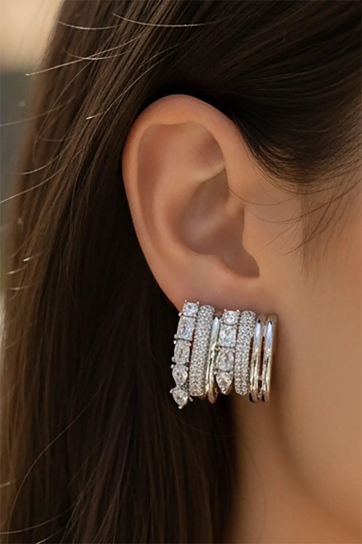 Gümüş Renk Taş Detaylı Küpe (Çift)