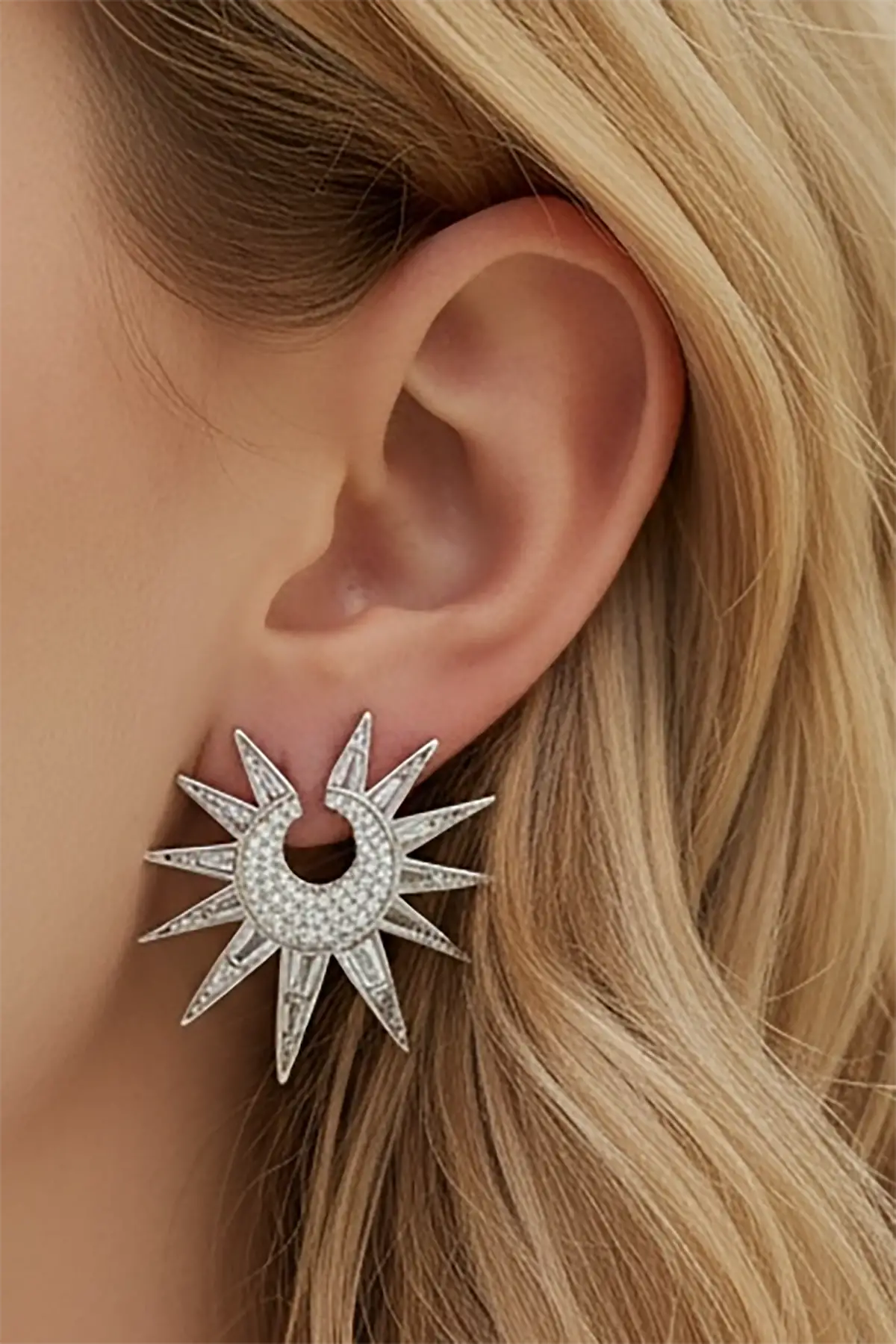 Gümüş Renk Taş Detaylı Küpe (Çift)