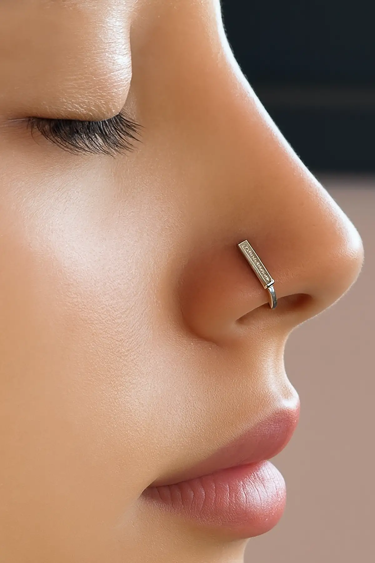 Gümüş Renk Taş Detaylı Sıkıştırmalı Deliksiz Hızma Cerrahi Çelik Piercing (Tek)
