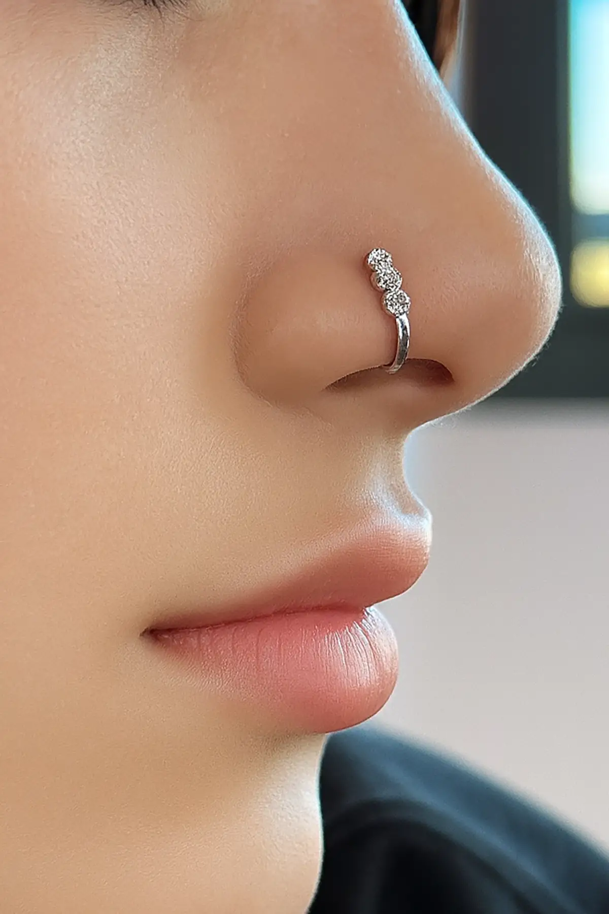 Gümüş Renk Taş Detaylı Sıkıştırmalı Deliksiz Hızma Cerrahi Çelik Piercing (Tek)