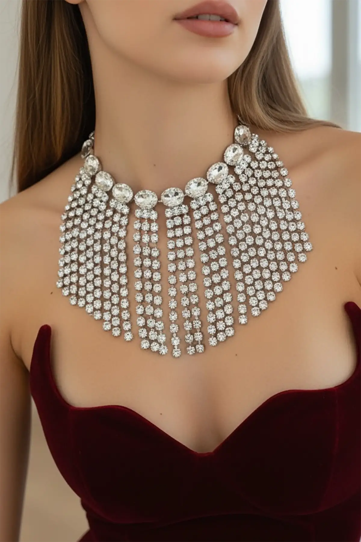 Gümüş Renk Taş Detaylı Tasarım Abiye Kolye