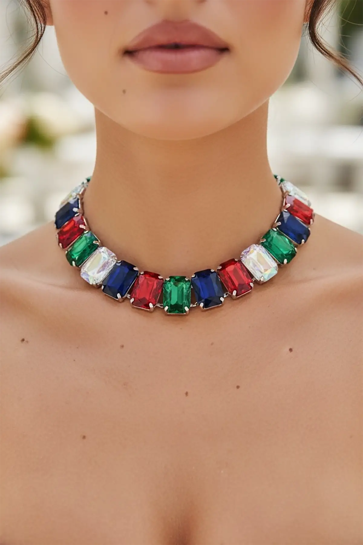 Gümüş Renk Taş Detaylı Tasarım Abiye Kolye