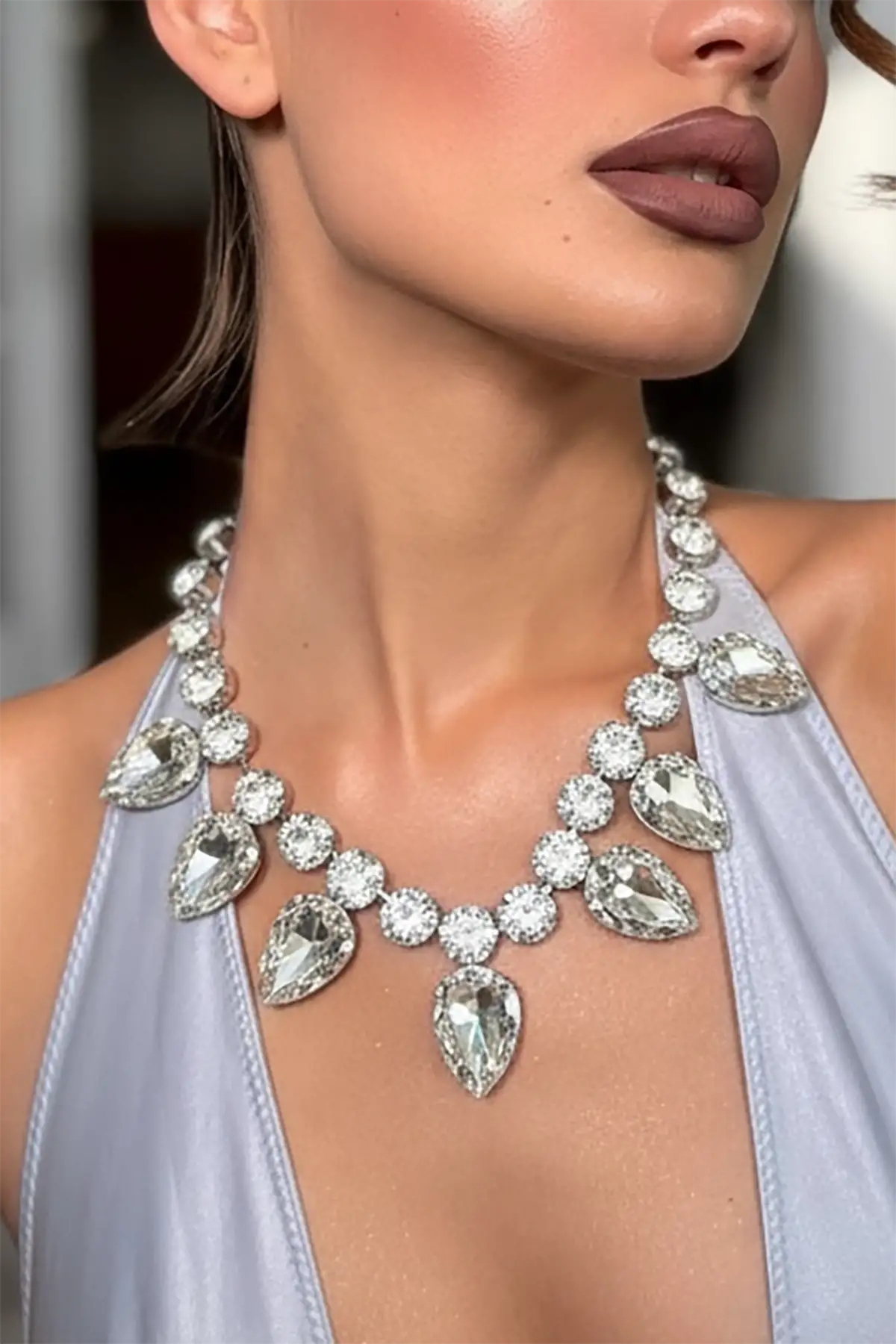 Gümüş Renk Taş Detaylı Tasarım Abiye Kolye