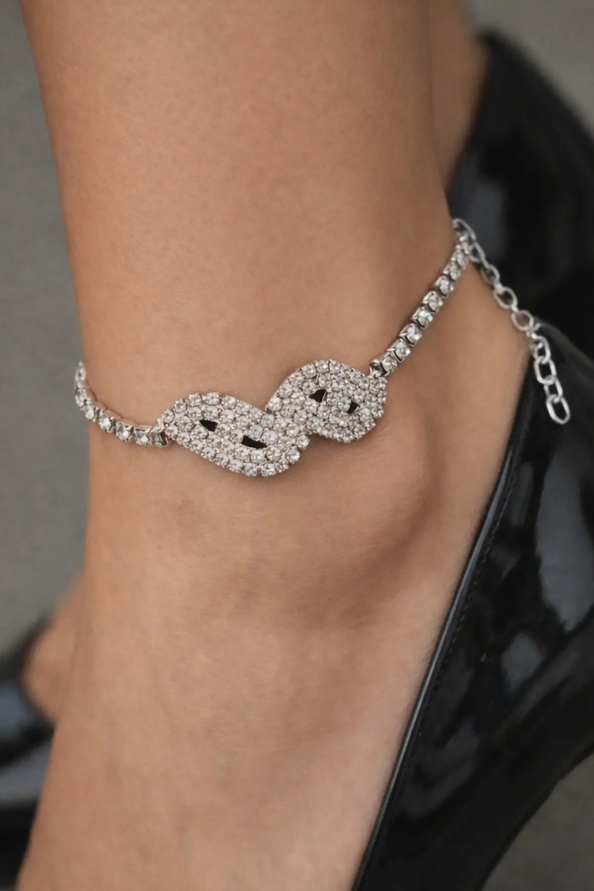 Gümüş Renk Taş Detaylı Tasarım Halhal