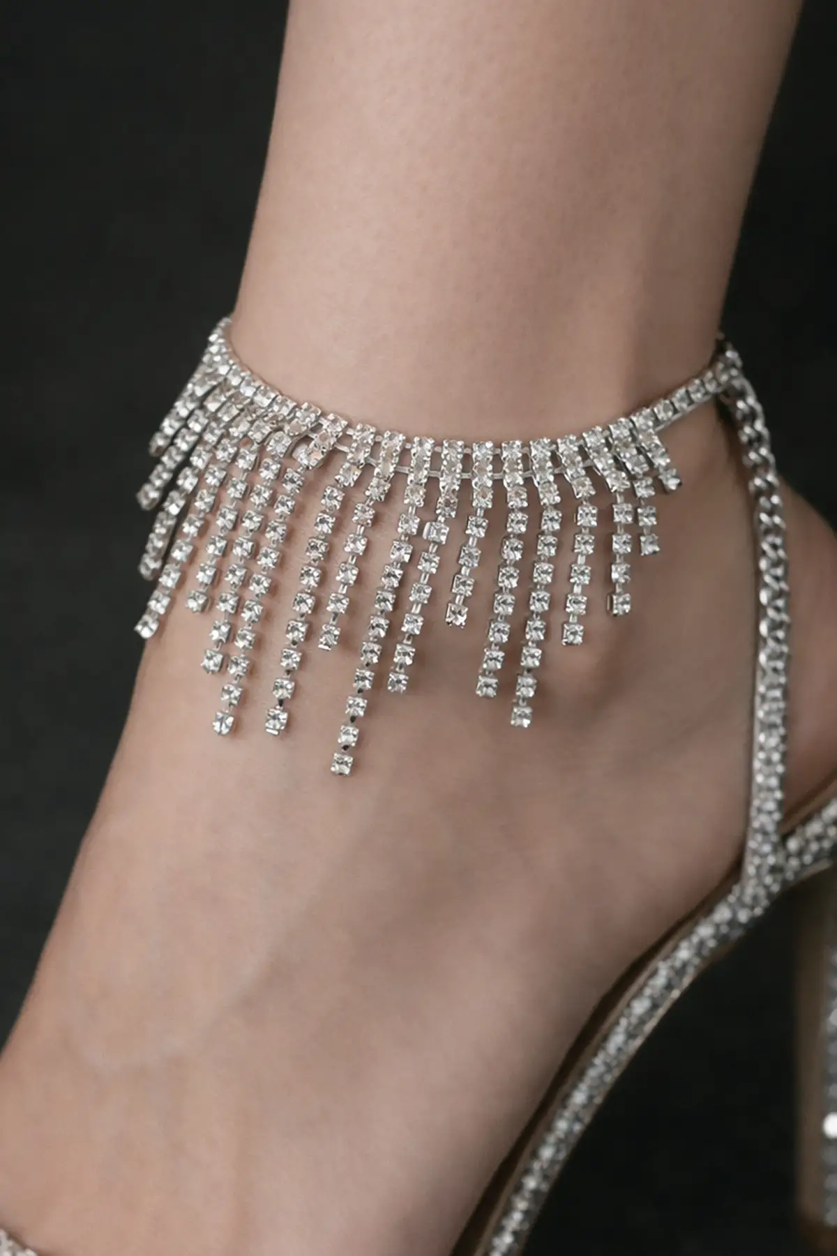 Gümüş Renk Taş Detaylı Tasarım Halhal