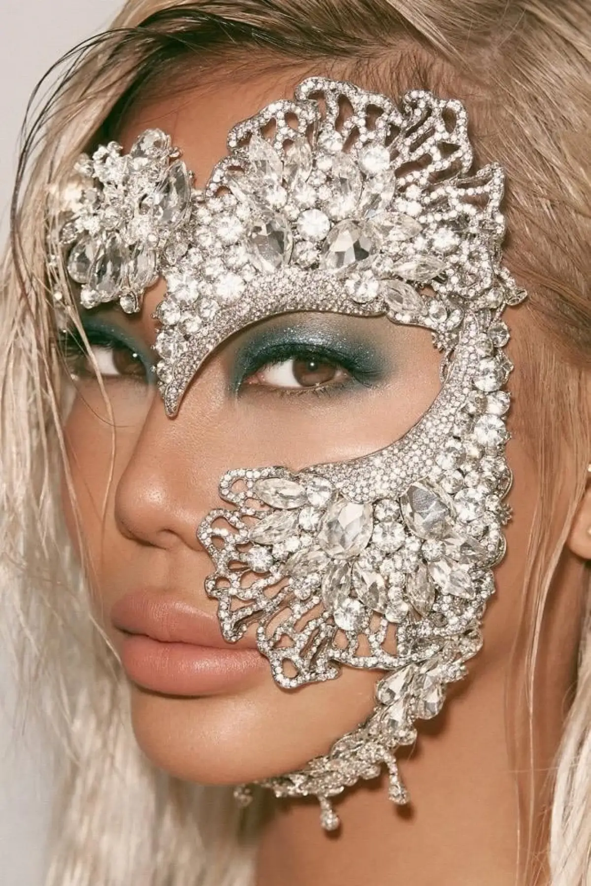 Gümüş Renk Taş Detaylı Tasarım Parti Maskesi