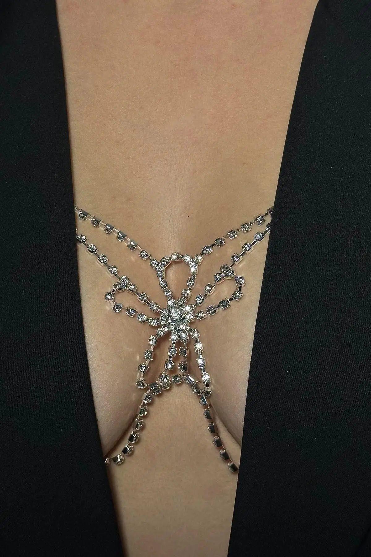 Gümüş Renk Taş Detaylı Vücut Aksesuarı