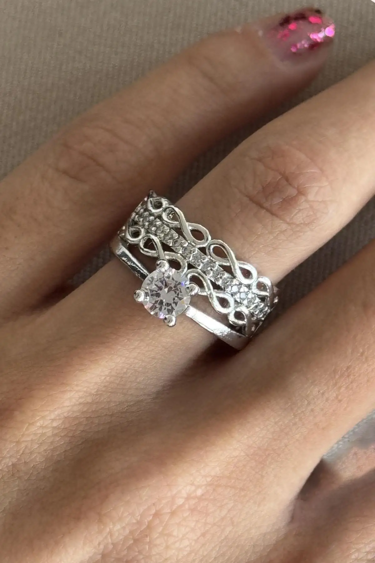 Gümüş Renk Tek Taş Detaylı Ayarlanabilir Yüzük