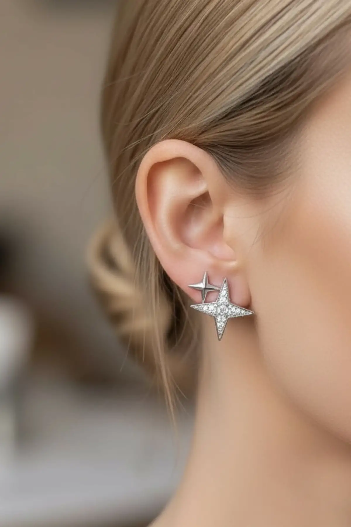 Gümüş Renk Yıldız Figürlü 14K Altın Kaplama Taş Detaylı Küpe (Çift)