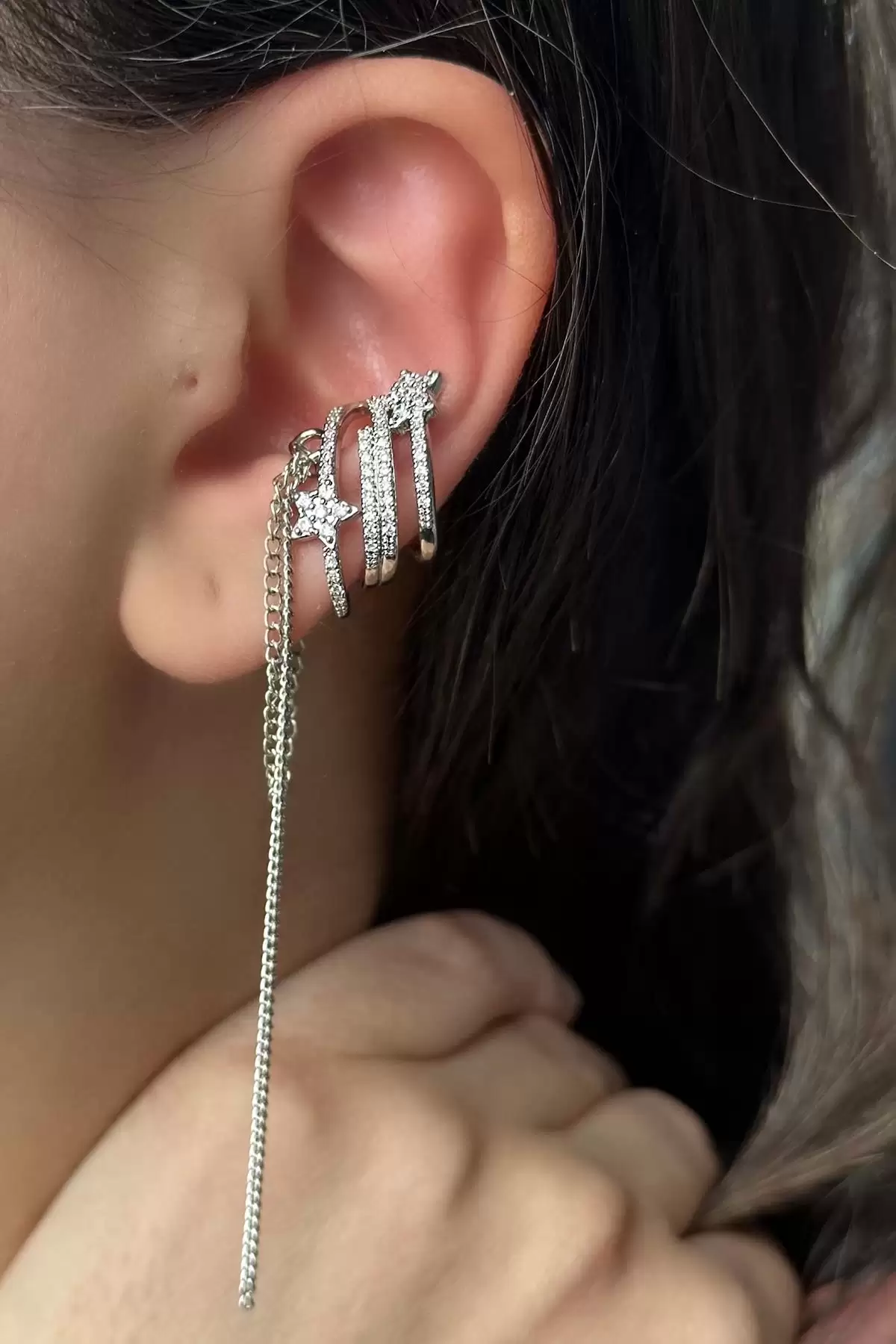 Gümüş Renk Yıldız Figürlü Sallantılı Ear Cuff (Tek)