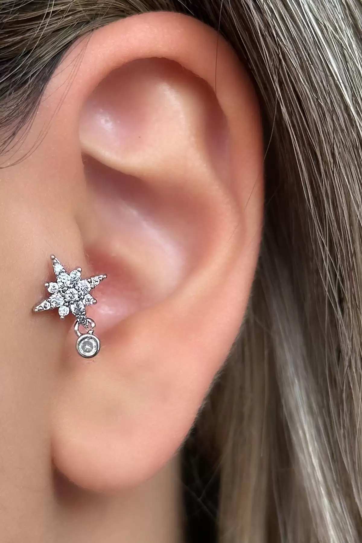 Gümüş Renk Yıldız Figürlü Taş Detaylı Çelik Tragus/Kıkırdak Küpe/Piercing (Tek)